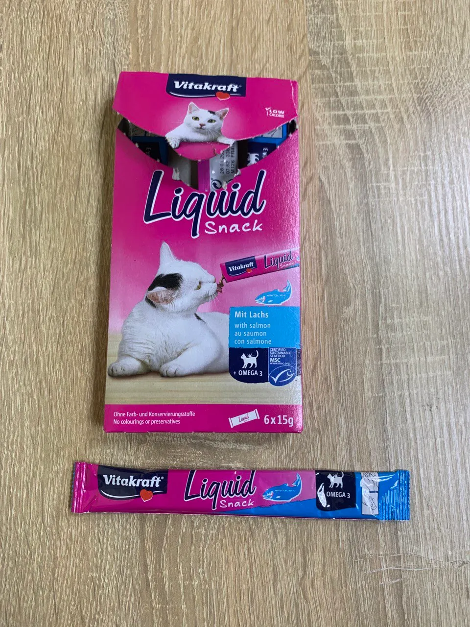 Vitakraft Liquid Snack Salmon+Omega3 лосось+омега3, кремові ласощі для котів 6*15г