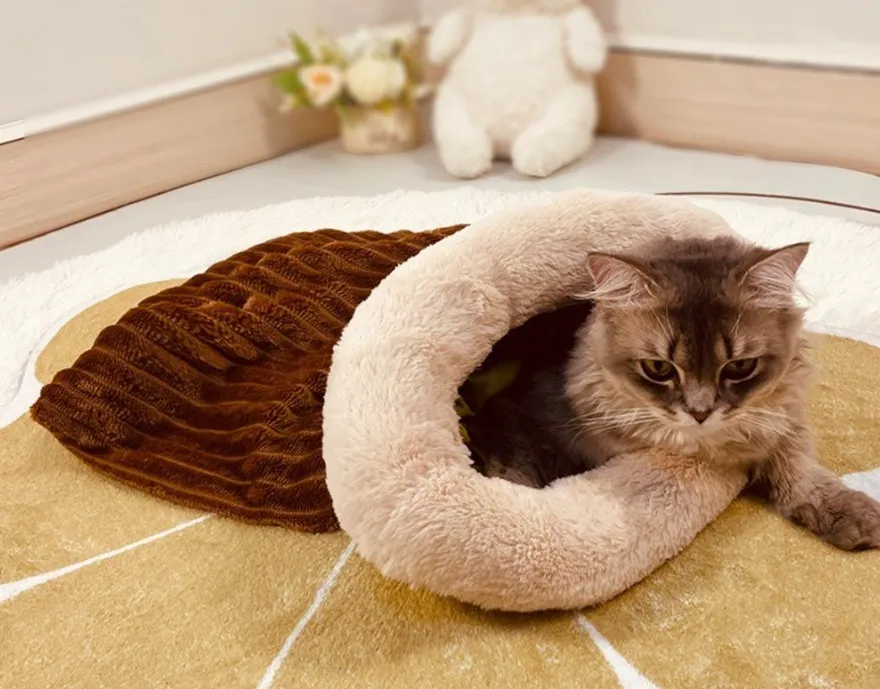 Мішок для кота хутро тиснене/овчина 70*66*30см коричневий 75503