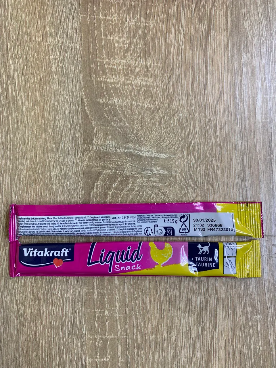Vitakraft Liquid Snack Chicken & Taurine курка & таурин, кремові ласощі для котів 6*15г