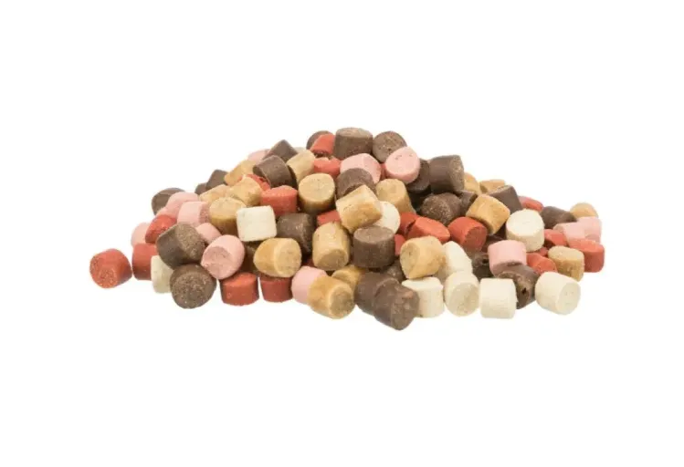 31519 Ласощі для цуценят Trixie Junior Soft Snack Dots курка, лосось з омега-3 (відро) 140г