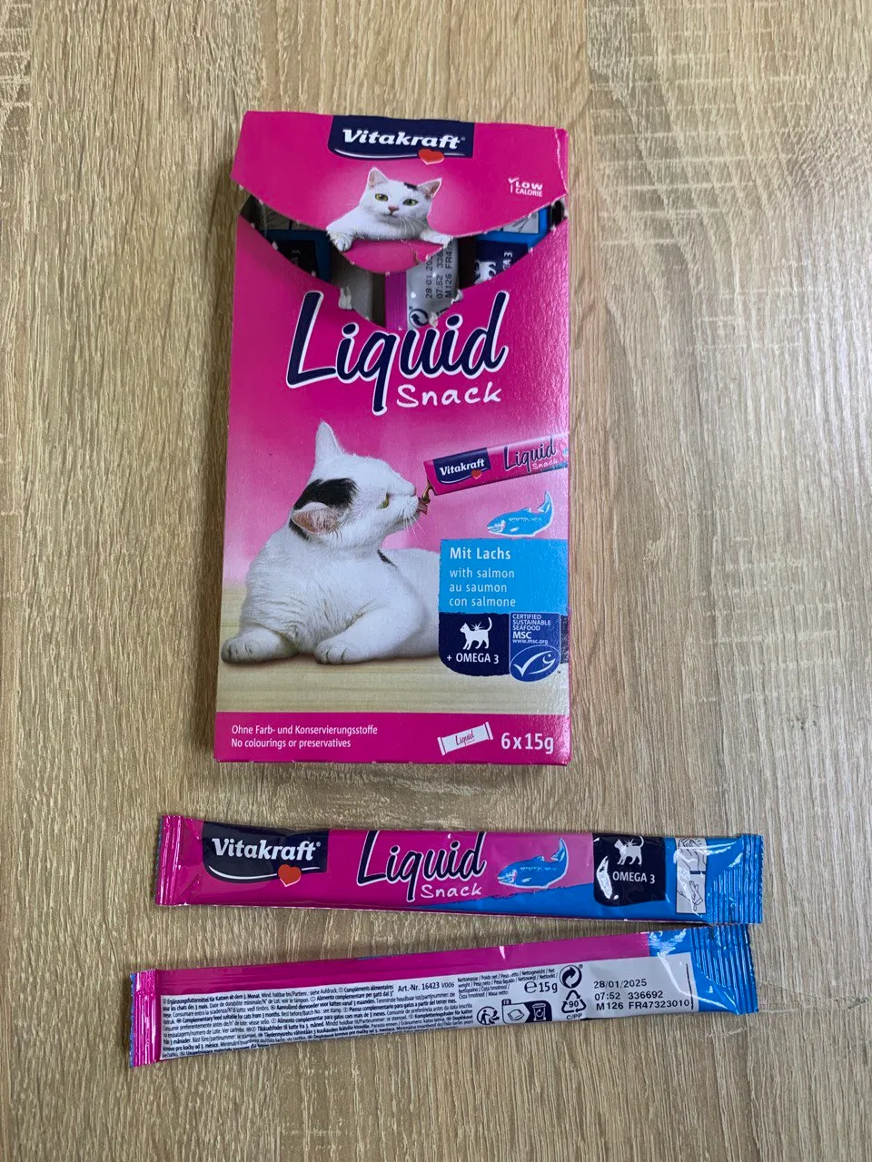 Vitakraft Liquid Snack Salmon+Omega3 лосось+омега3, кремові ласощі для котів 6*15г