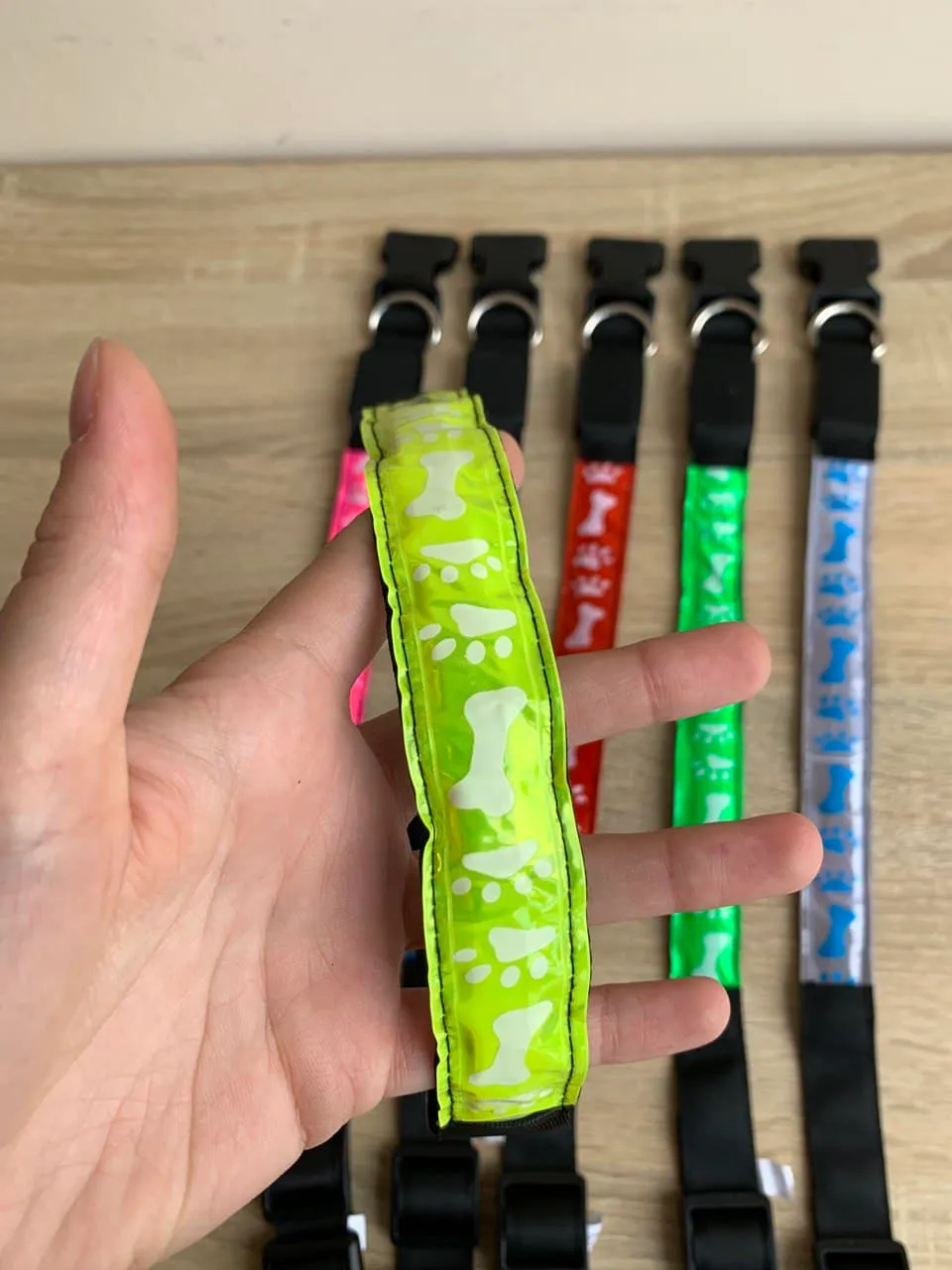 Нашийник LED плівка КІСТОЧКА M (2,5см/40-48см)