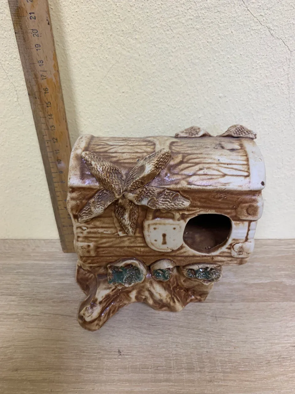 Н Скриня на скалі 