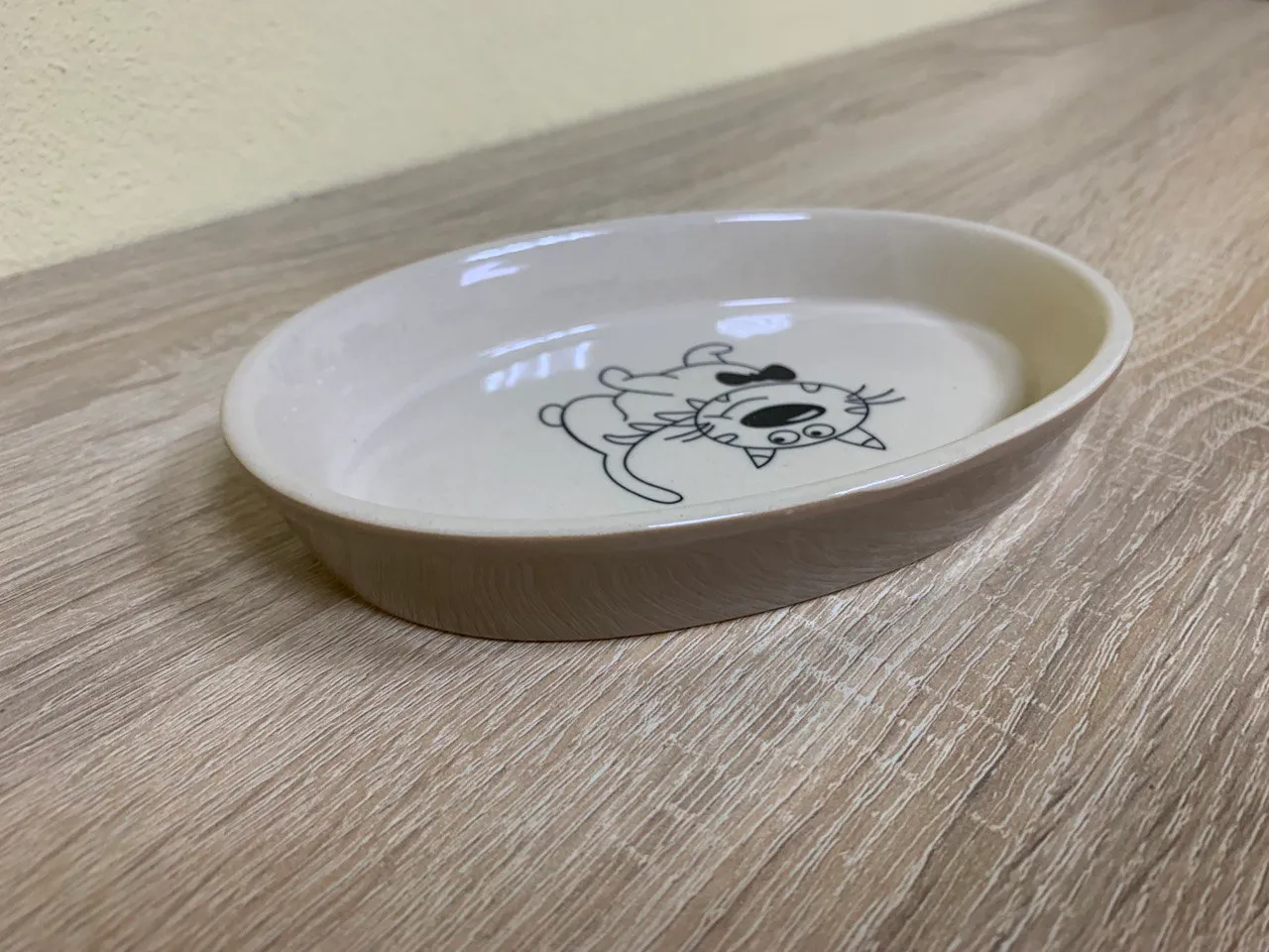 Н 73638 Миска керам. д/кота "Овальна" коричн.-біла 17*11*2,5см