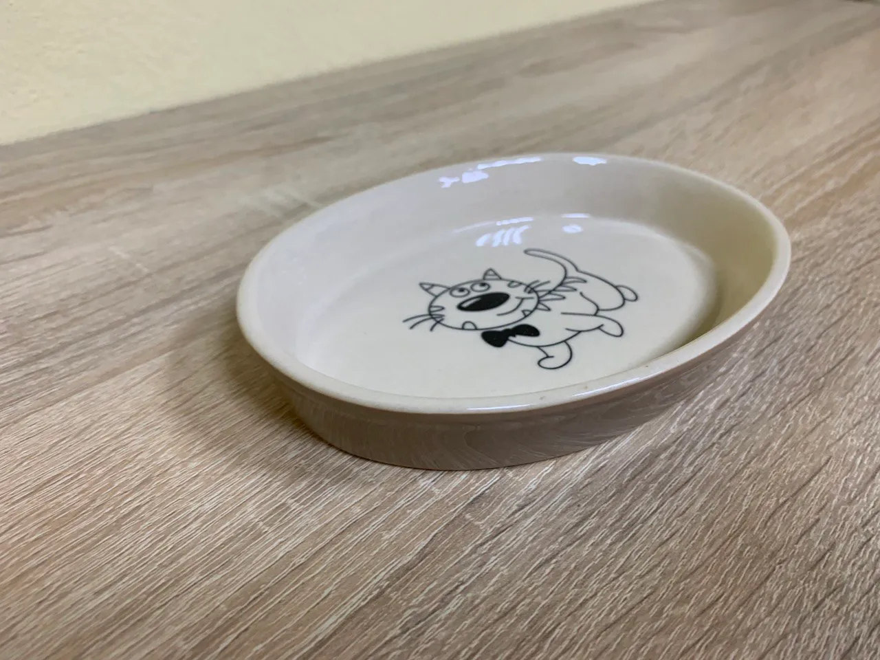 Н 73638 Миска керам. д/кота "Овальна" коричн.-біла 17*11*2,5см
