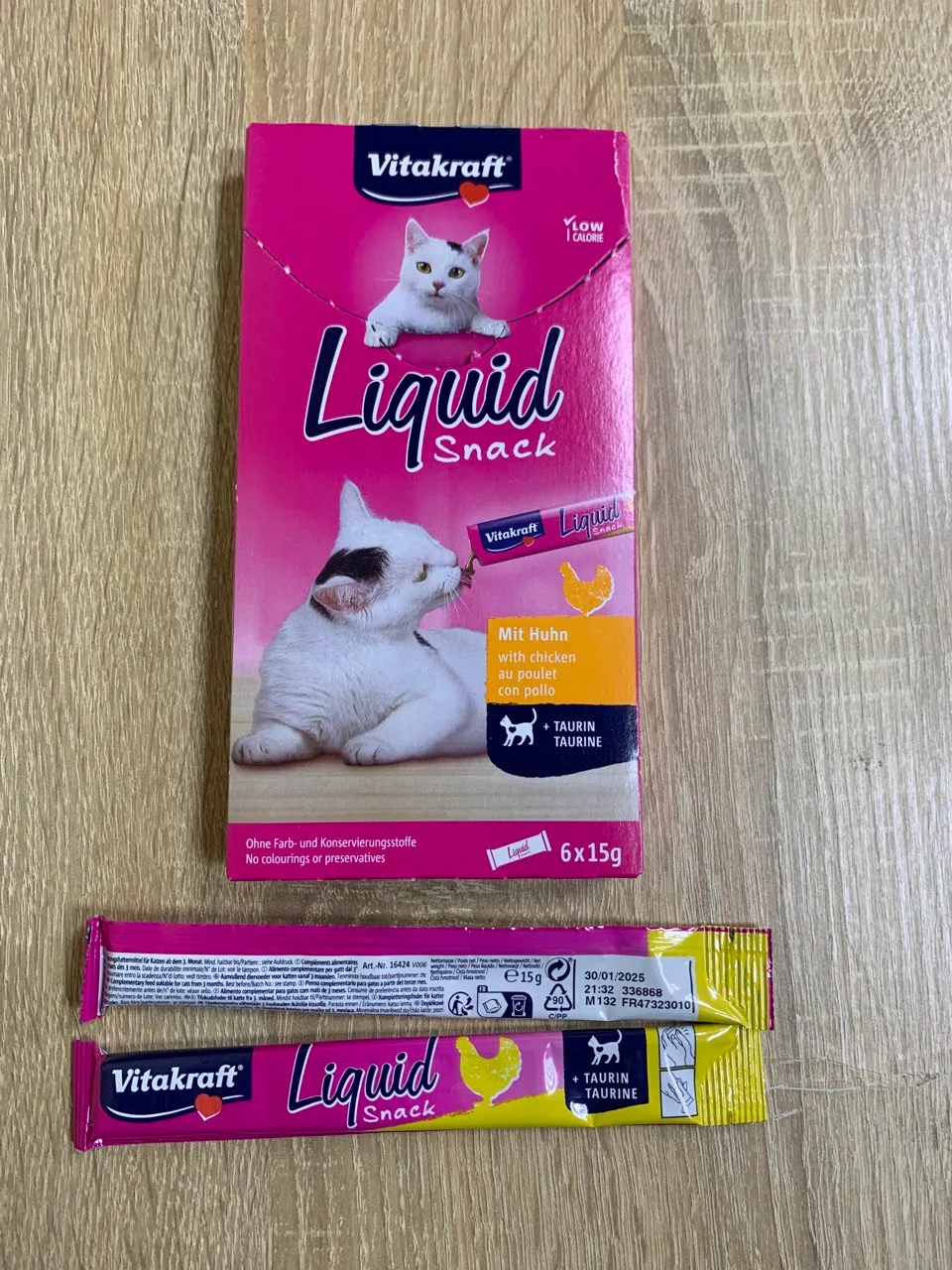 Vitakraft Liquid Snack Chicken & Taurine курка & таурин, кремові ласощі для котів 6*15г
